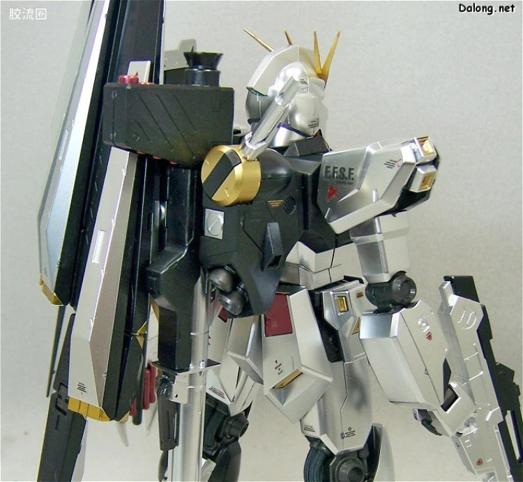 MG 1/100 Nu Gundam (Metallic Coating Ver.)
