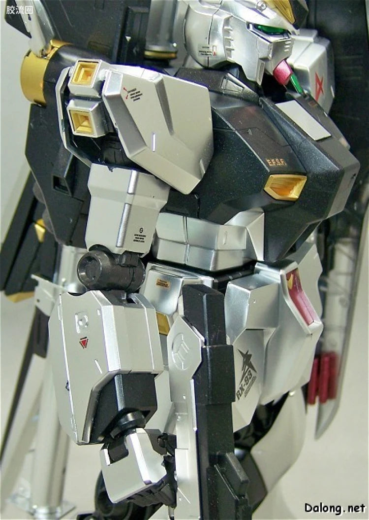 MG 1/100 Nu Gundam (Metallic Coating Ver.)