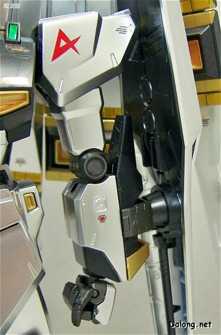 MG 1/100 Nu Gundam (Metallic Coating Ver.)