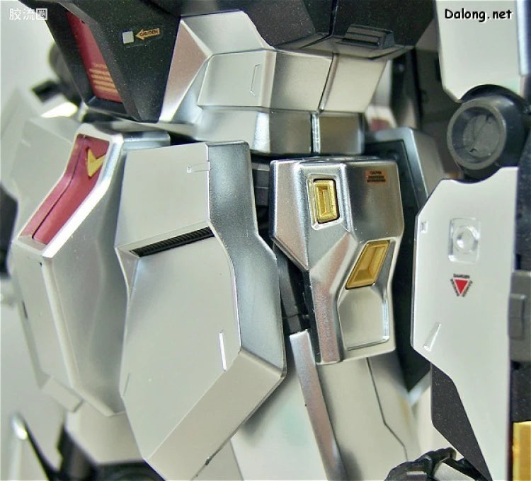MG 1/100 Nu Gundam (Metallic Coating Ver.)