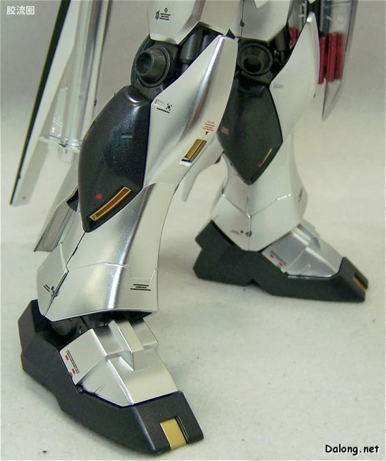 MG 1/100 Nu Gundam (Metallic Coating Ver.)