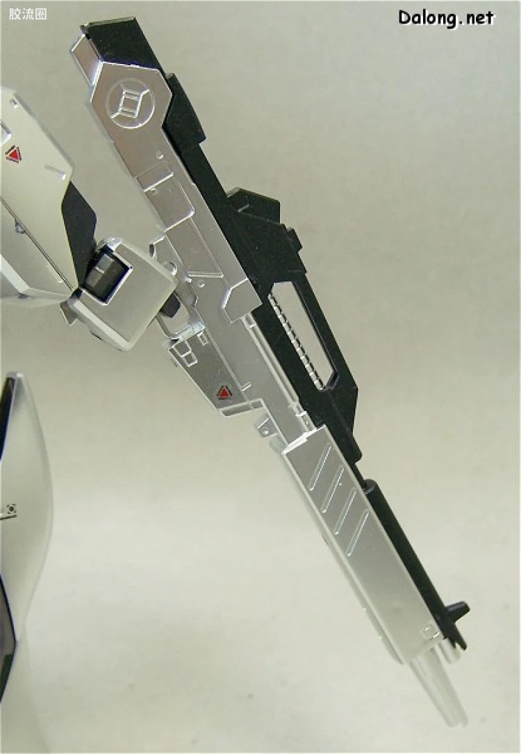 MG 1/100 Nu Gundam (Metallic Coating Ver.)