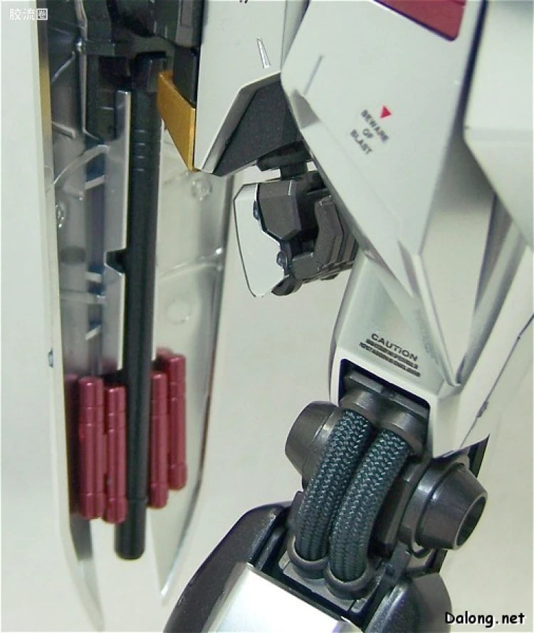 MG 1/100 Nu Gundam (Metallic Coating Ver.)