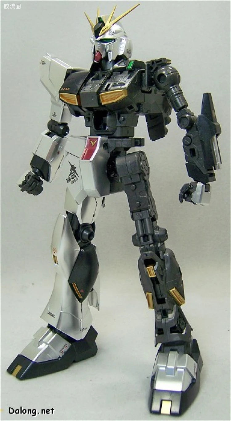 MG 1/100 Nu Gundam (Metallic Coating Ver.)