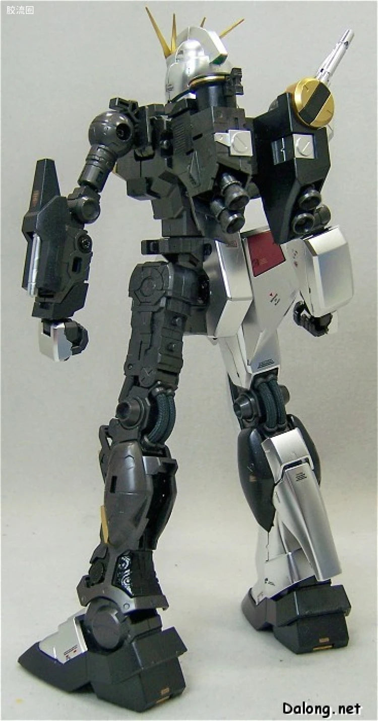 MG 1/100 Nu Gundam (Metallic Coating Ver.)