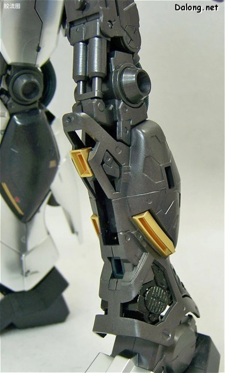 MG 1/100 Nu Gundam (Metallic Coating Ver.)