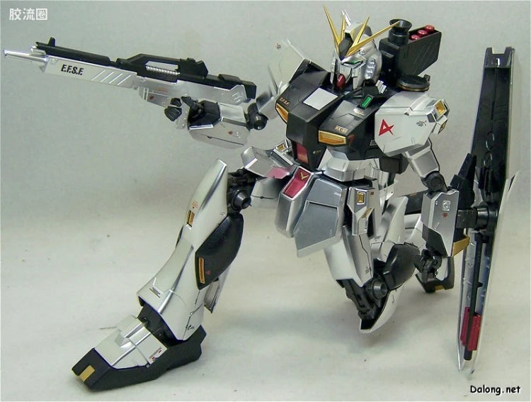 MG 1/100 Nu Gundam (Metallic Coating Ver.)