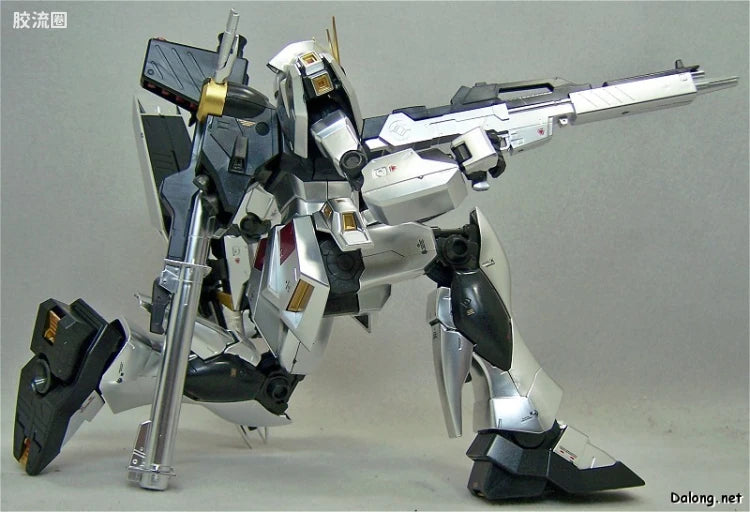 MG 1/100 Nu Gundam (Metallic Coating Ver.)