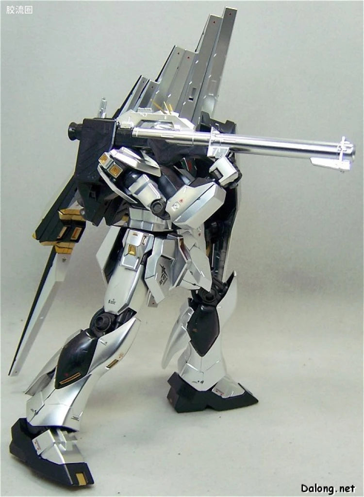 MG 1/100 Nu Gundam (Metallic Coating Ver.)