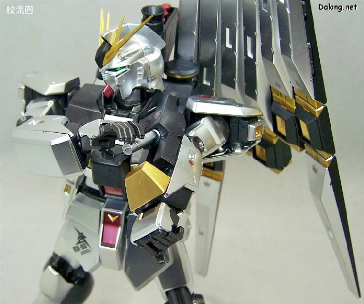 MG 1/100 Nu Gundam (Metallic Coating Ver.)