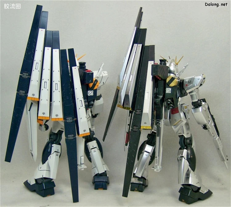 MG 1/100 Nu Gundam (Metallic Coating Ver.)
