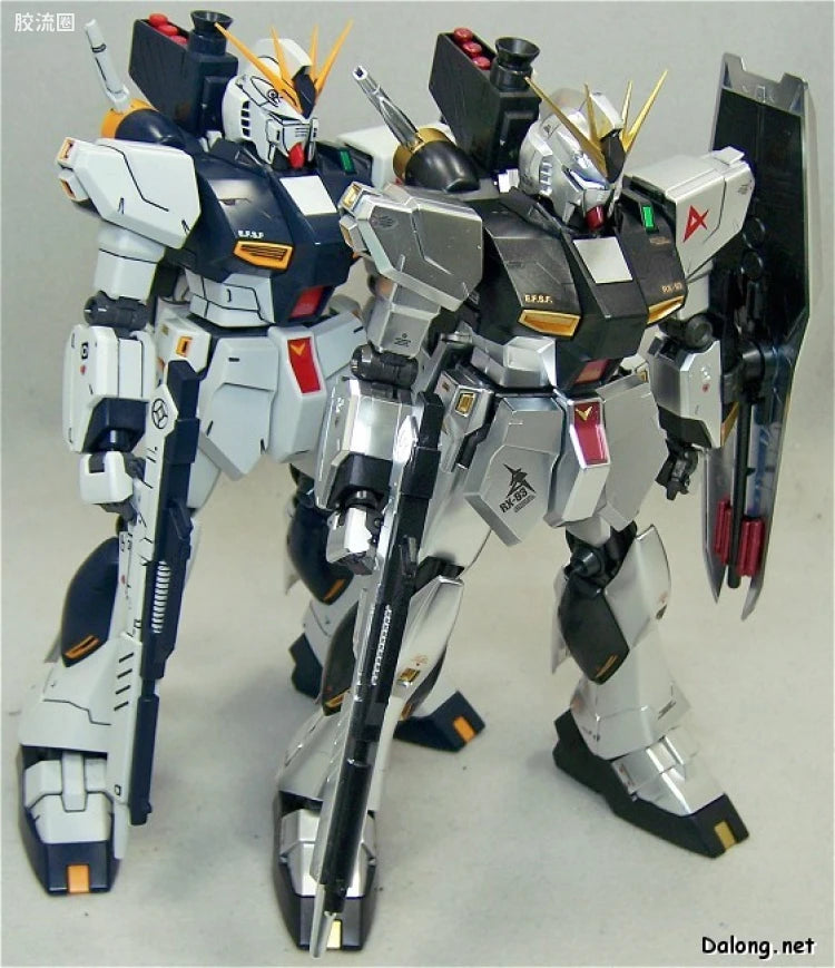 MG 1/100 Nu Gundam (Metallic Coating Ver.)