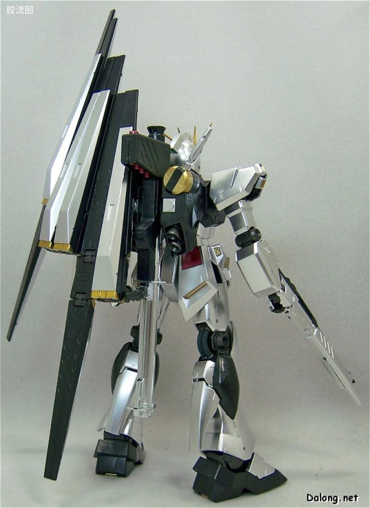 MG 1/100 Nu Gundam (Metallic Coating Ver.)