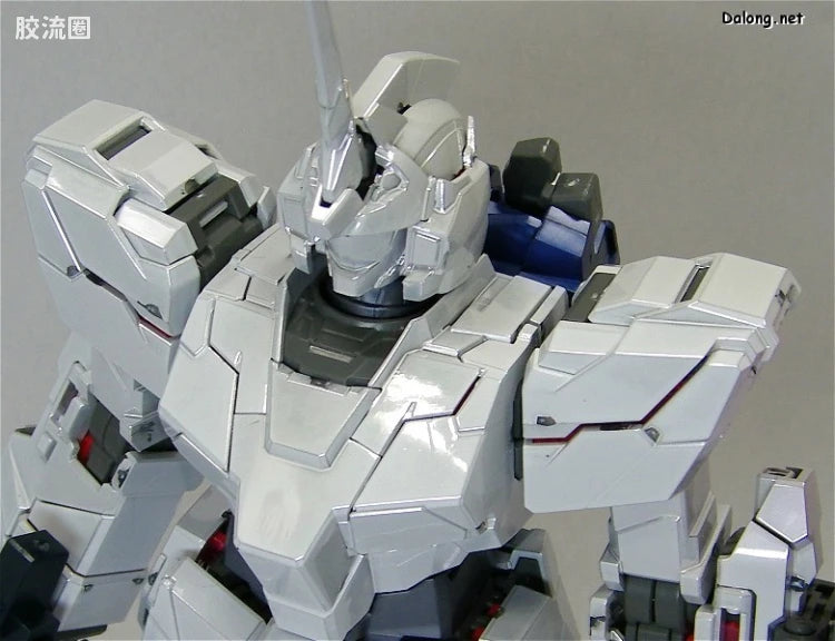 MG 1/100 Unicorn Gundam Ver.Ka (Titanium Finish)