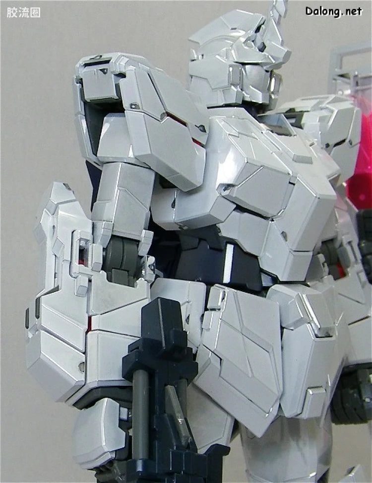 MG 1/100 Unicorn Gundam Ver.Ka (Titanium Finish)