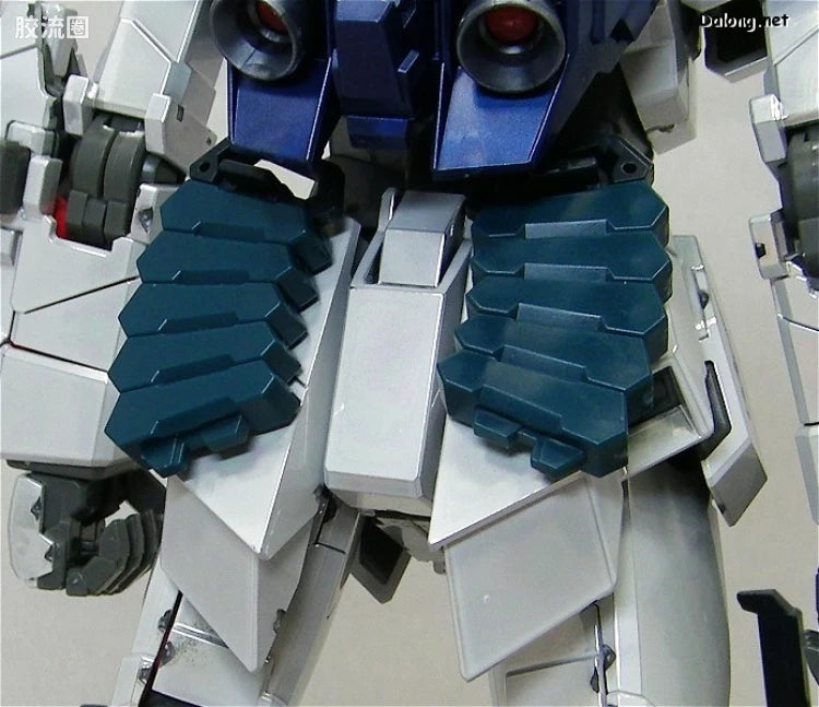 MG 1/100 Unicorn Gundam Ver.Ka (Titanium Finish)