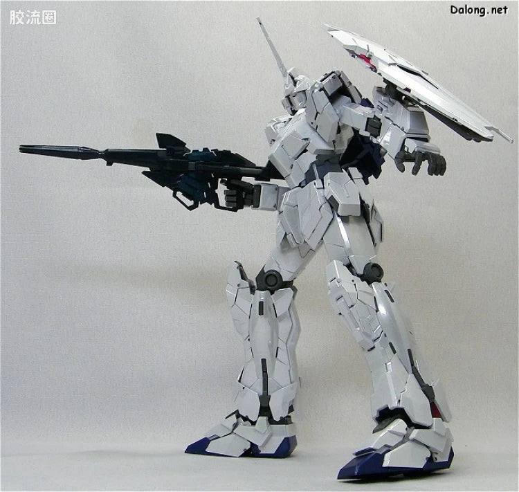 MG 1/100 Unicorn Gundam Ver.Ka (Titanium Finish)