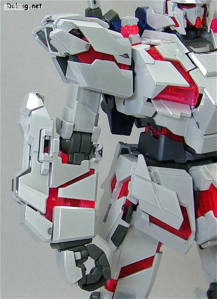 MG 1/100 Unicorn Gundam Ver.Ka (Titanium Finish)