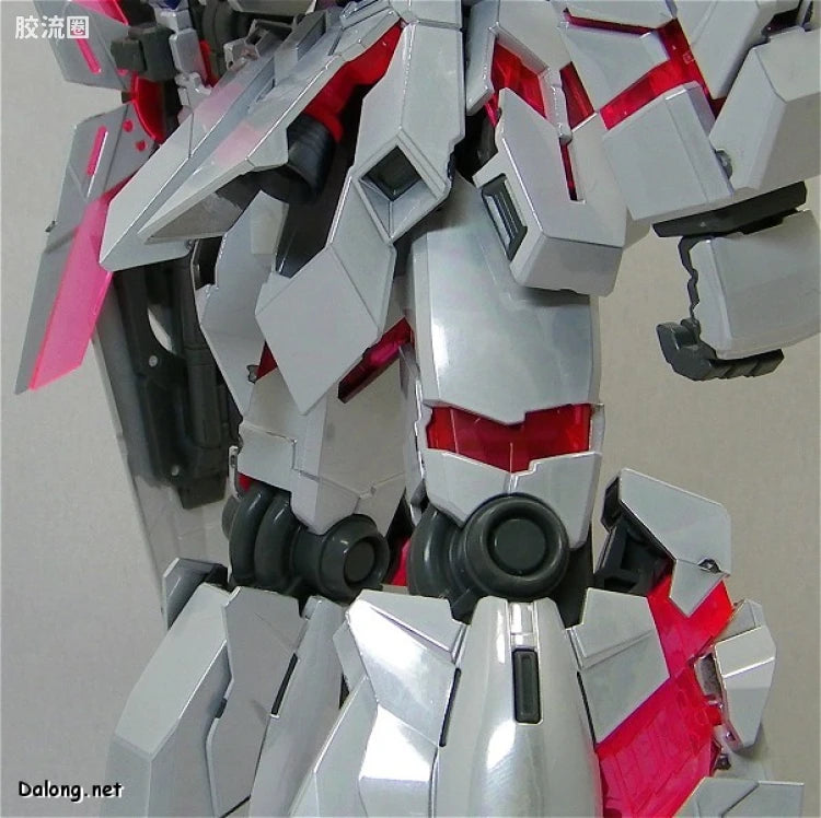 MG 1/100 Unicorn Gundam Ver.Ka (Titanium Finish)