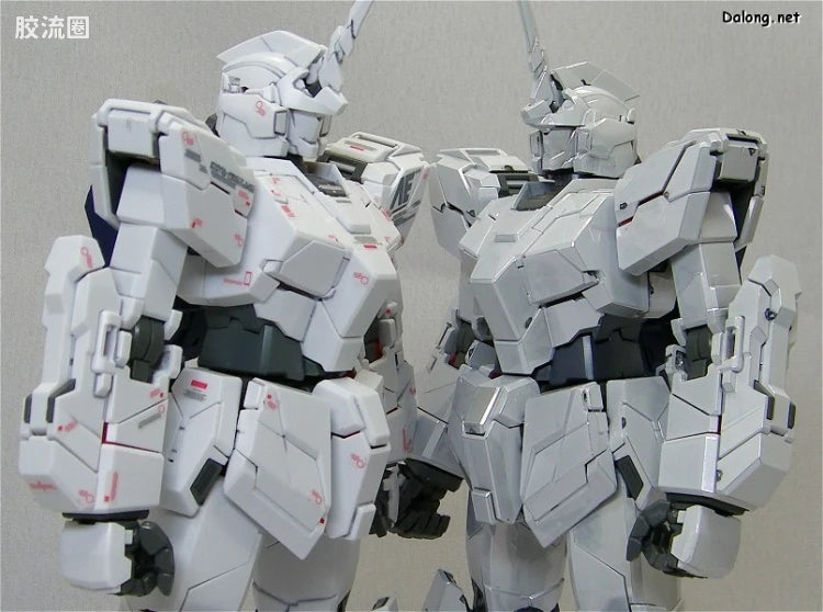 MG 1/100 Unicorn Gundam Ver.Ka (Titanium Finish)