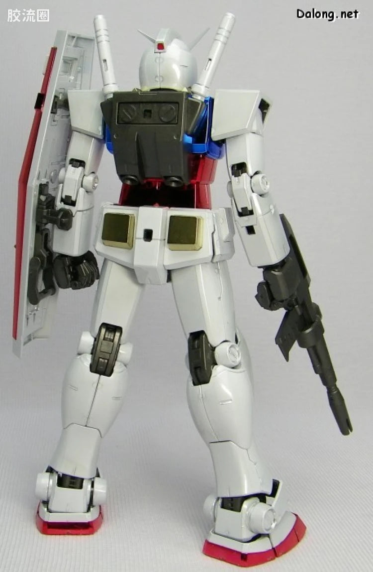 MG 1/100 RX-78-2 Gundam Ver. 2.0 (Titanium Finish)