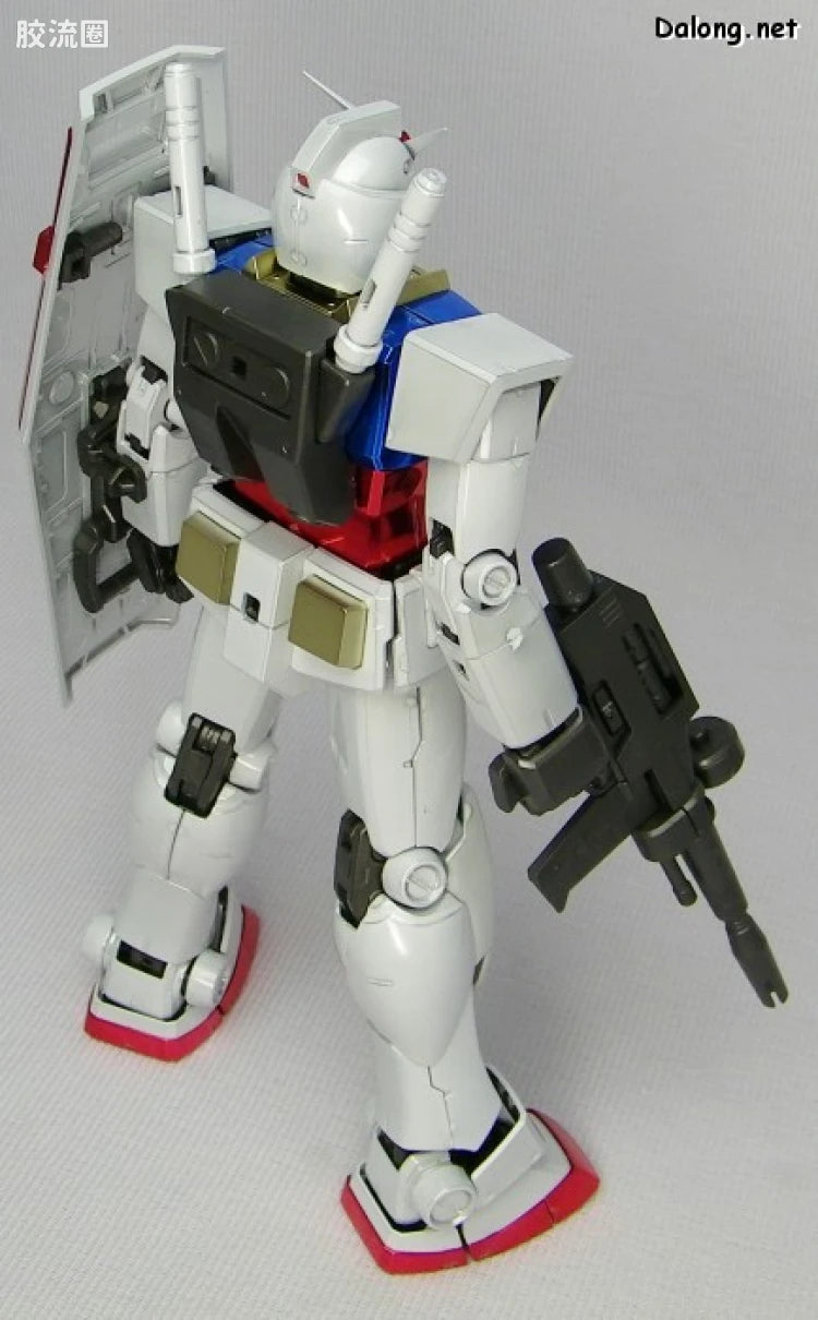 MG 1/100 RX-78-2 Gundam Ver. 2.0 (Titanium Finish)