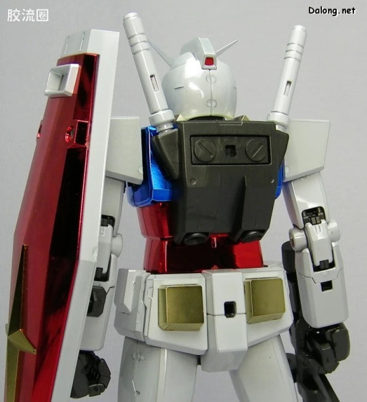 MG 1/100 RX-78-2 Gundam Ver. 2.0 (Titanium Finish)