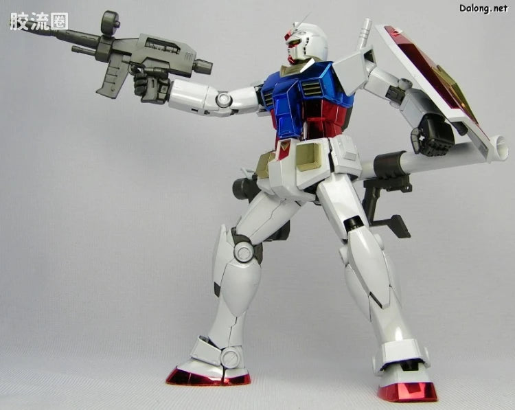 MG 1/100 RX-78-2 Gundam Ver. 2.0 (Titanium Finish)