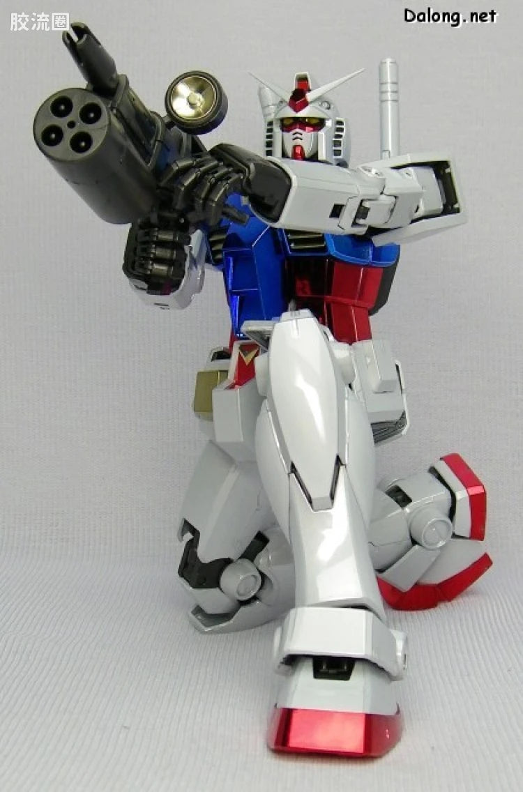MG 1/100 RX-78-2 Gundam Ver. 2.0 (Titanium Finish)