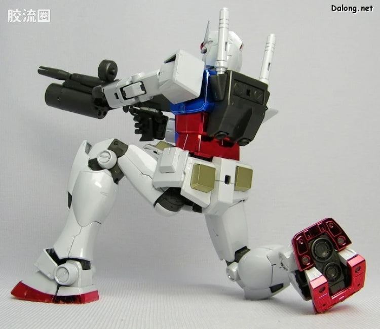 MG 1/100 RX-78-2 Gundam Ver. 2.0 (Titanium Finish)