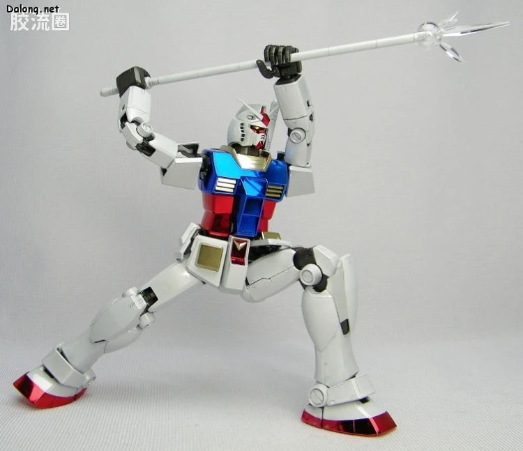 MG 1/100 RX-78-2 Gundam Ver. 2.0 (Titanium Finish)