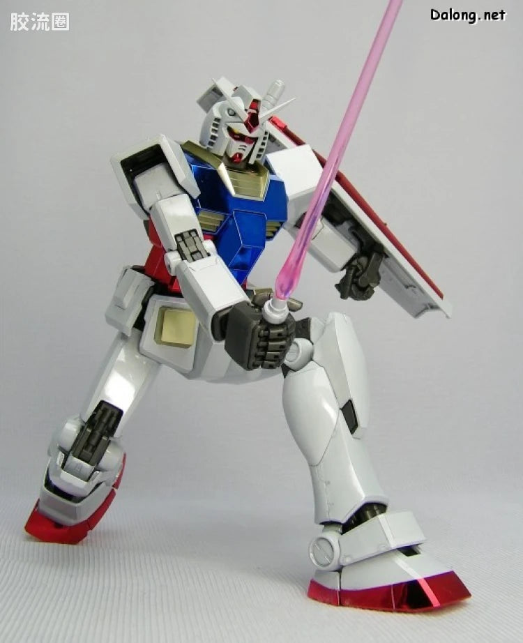 MG 1/100 RX-78-2 Gundam Ver. 2.0 (Titanium Finish)