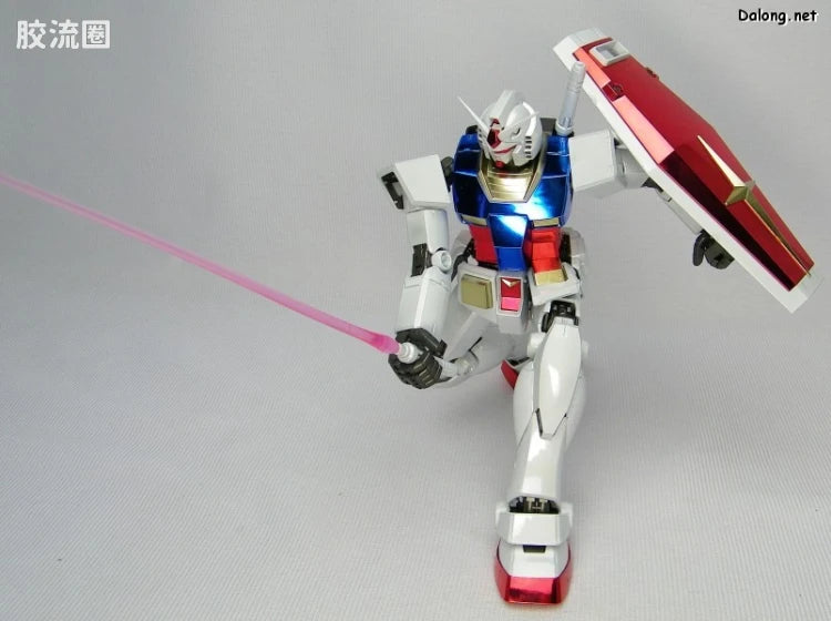 MG 1/100 RX-78-2 Gundam Ver. 2.0 (Titanium Finish)
