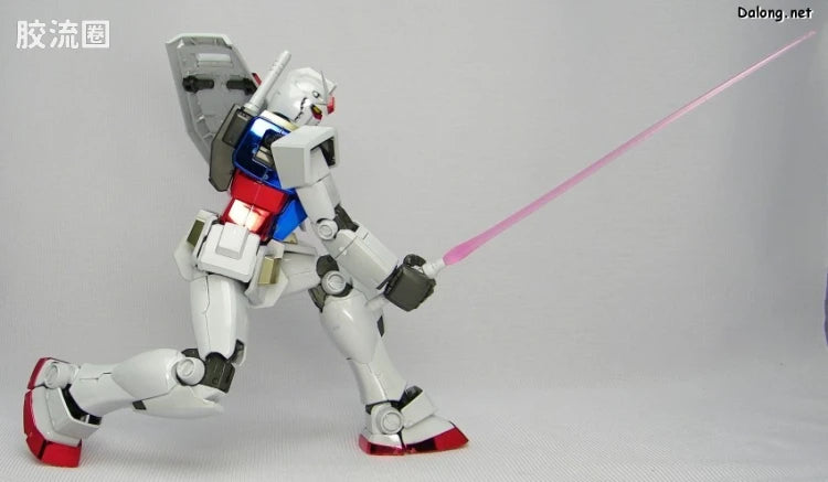 MG 1/100 RX-78-2 Gundam Ver. 2.0 (Titanium Finish)