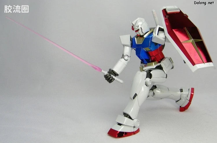MG 1/100 RX-78-2 Gundam Ver. 2.0 (Titanium Finish)