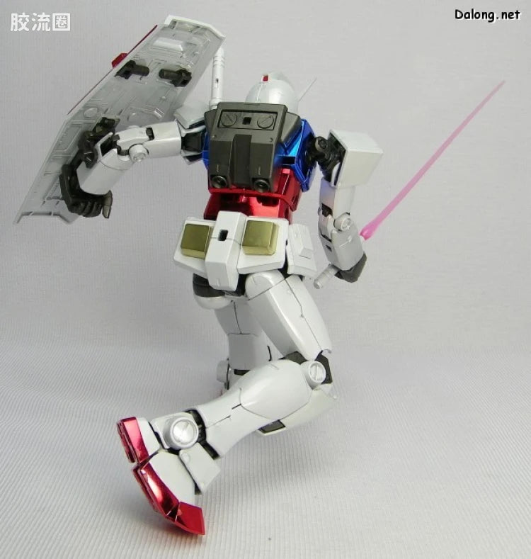 MG 1/100 RX-78-2 Gundam Ver. 2.0 (Titanium Finish)