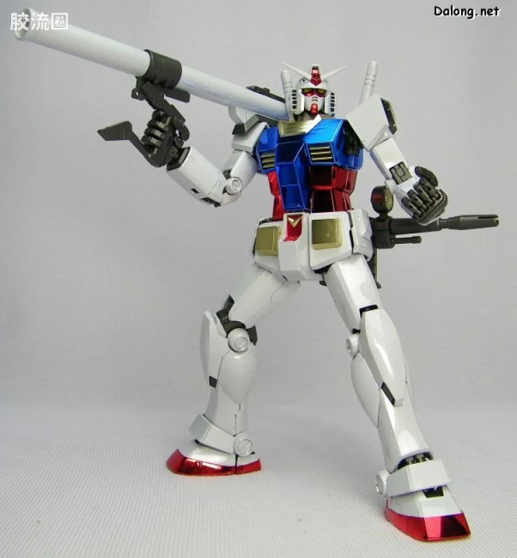 MG 1/100 RX-78-2 Gundam Ver. 2.0 (Titanium Finish)