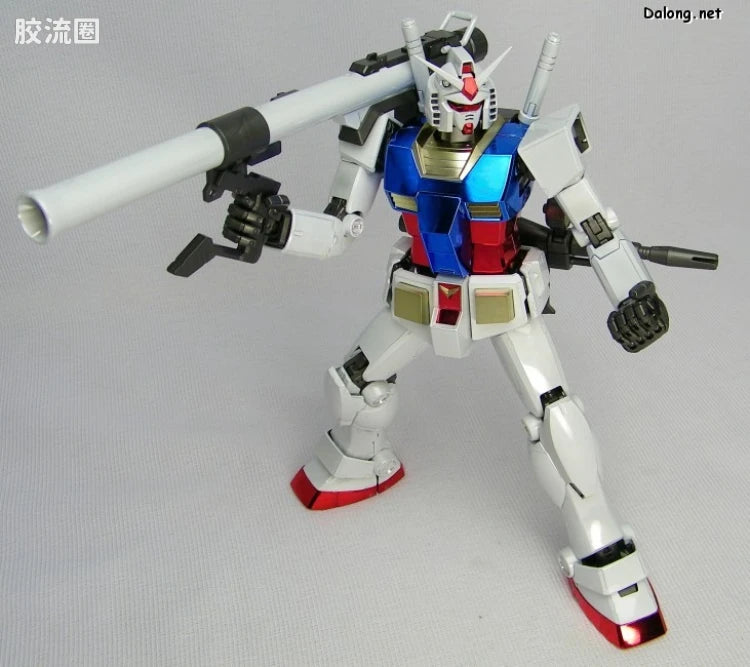 MG 1/100 RX-78-2 Gundam Ver. 2.0 (Titanium Finish)