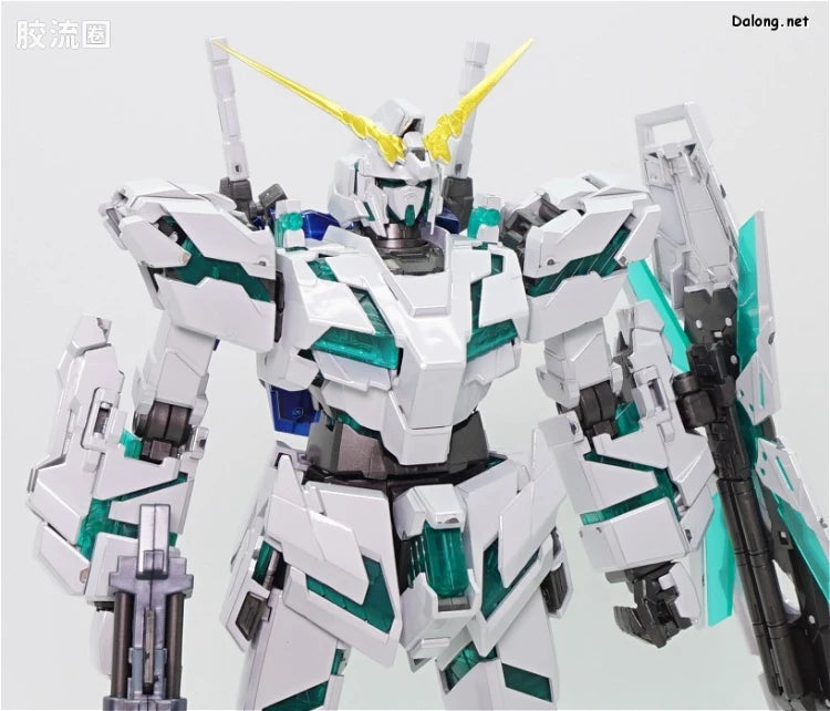 MG 1/100 Unicorn Gundam (Red / Green Twin Frame Edition) Titanium Finish