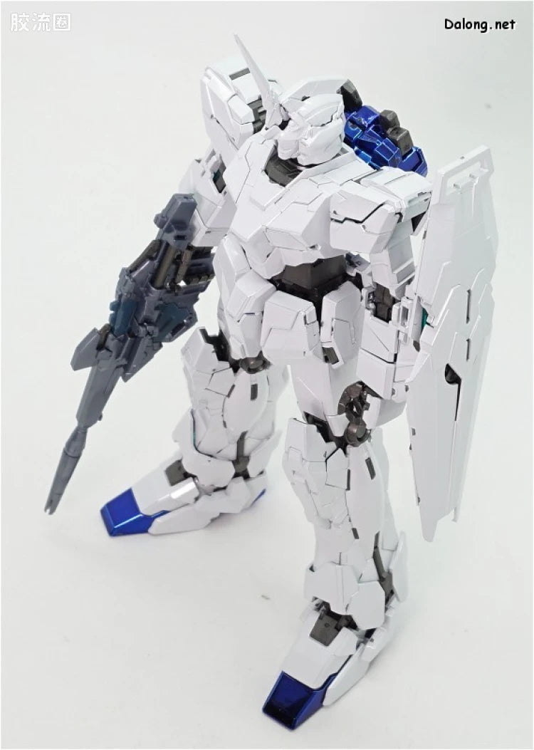 MG 1/100 Unicorn Gundam (Red / Green Twin Frame Edition) Titanium Finish