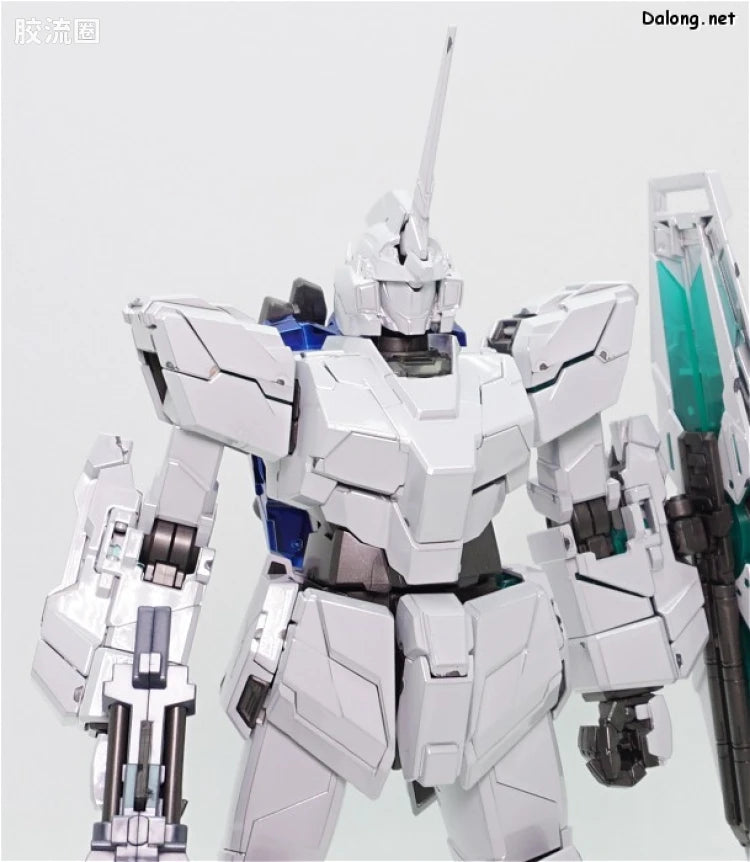 MG 1/100 Unicorn Gundam (Red / Green Twin Frame Edition) Titanium Finish