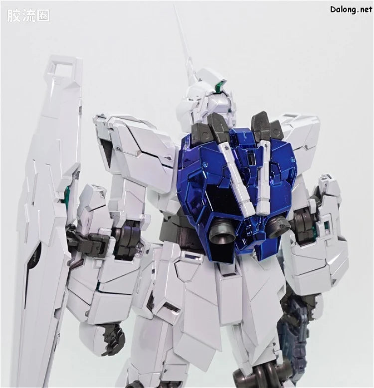 MG 1/100 Unicorn Gundam (Red / Green Twin Frame Edition) Titanium Finish