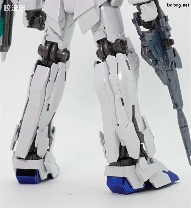 MG 1/100 Unicorn Gundam (Red / Green Twin Frame Edition) Titanium Finish