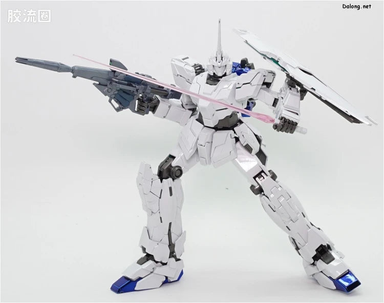 MG 1/100 Unicorn Gundam (Red / Green Twin Frame Edition) Titanium Finish