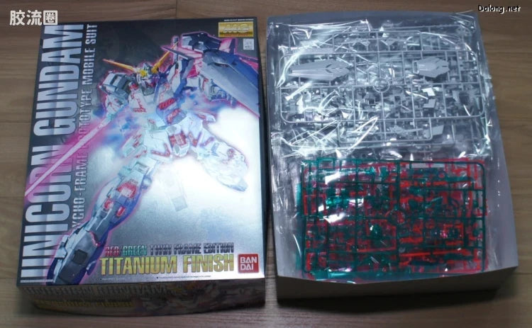 MG 1/100 Unicorn Gundam (Red / Green Twin Frame Edition) Titanium Finish