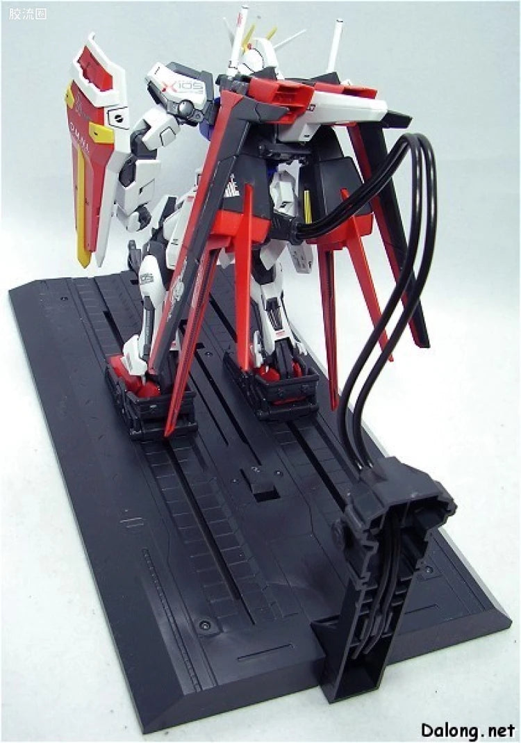 Bandai MG 1/100 GAT-X105+AQM/E-X01 Aile Strike Gundam
