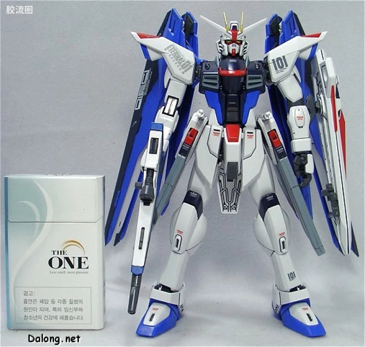 Bandai MG 1/100 ZGMF-X10A Freedom Gundam