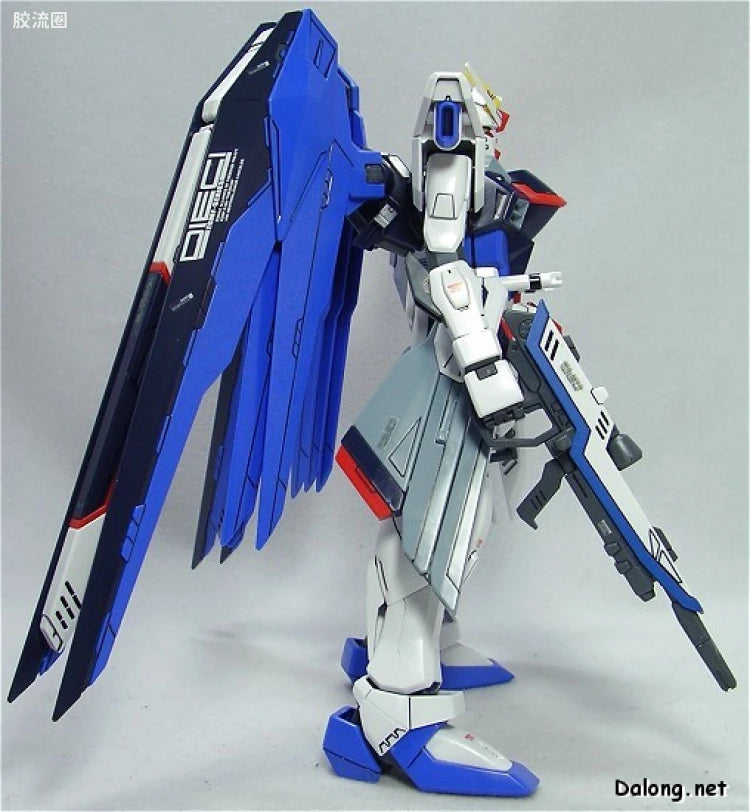 Bandai MG 1/100 ZGMF-X10A Freedom Gundam