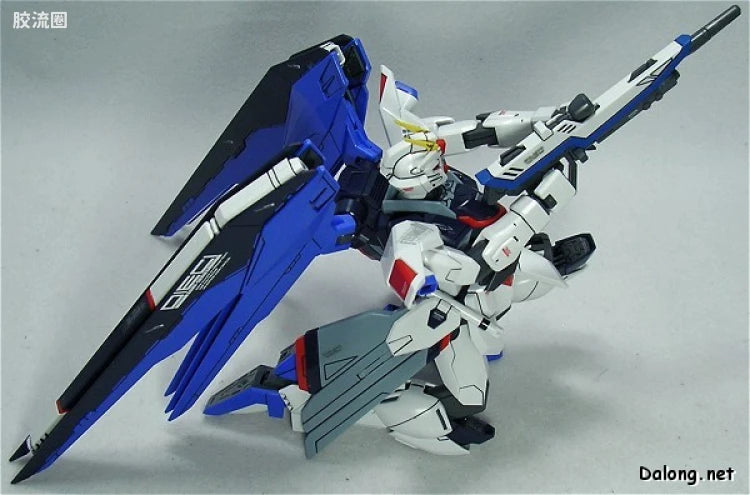 Bandai MG 1/100 ZGMF-X10A Freedom Gundam