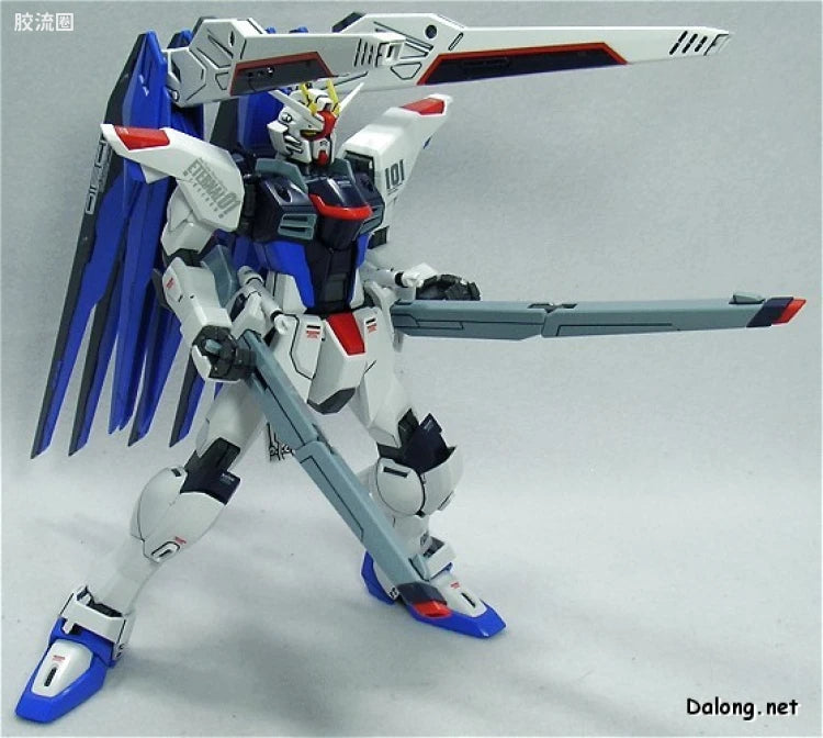 Bandai MG 1/100 ZGMF-X10A Freedom Gundam